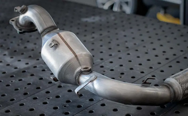 Magnaflow 2004 Ford Escape 3.0L Direct Fit Converter 2