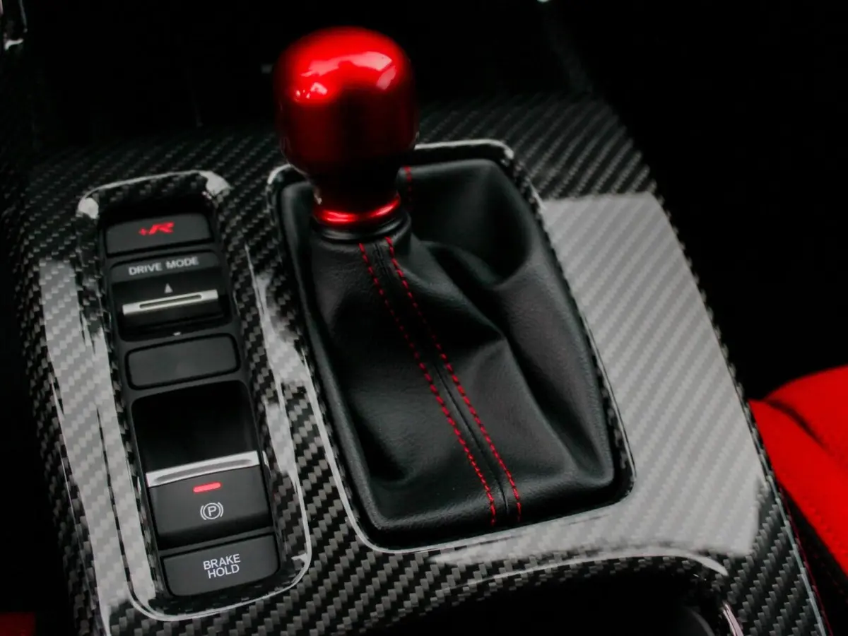 Olm Le Carbon Fiber Shift Panel Cover - 2023+ Honda Civic Fl5 Type R 1